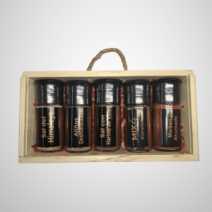 Caja de madera con aliños parrilleros