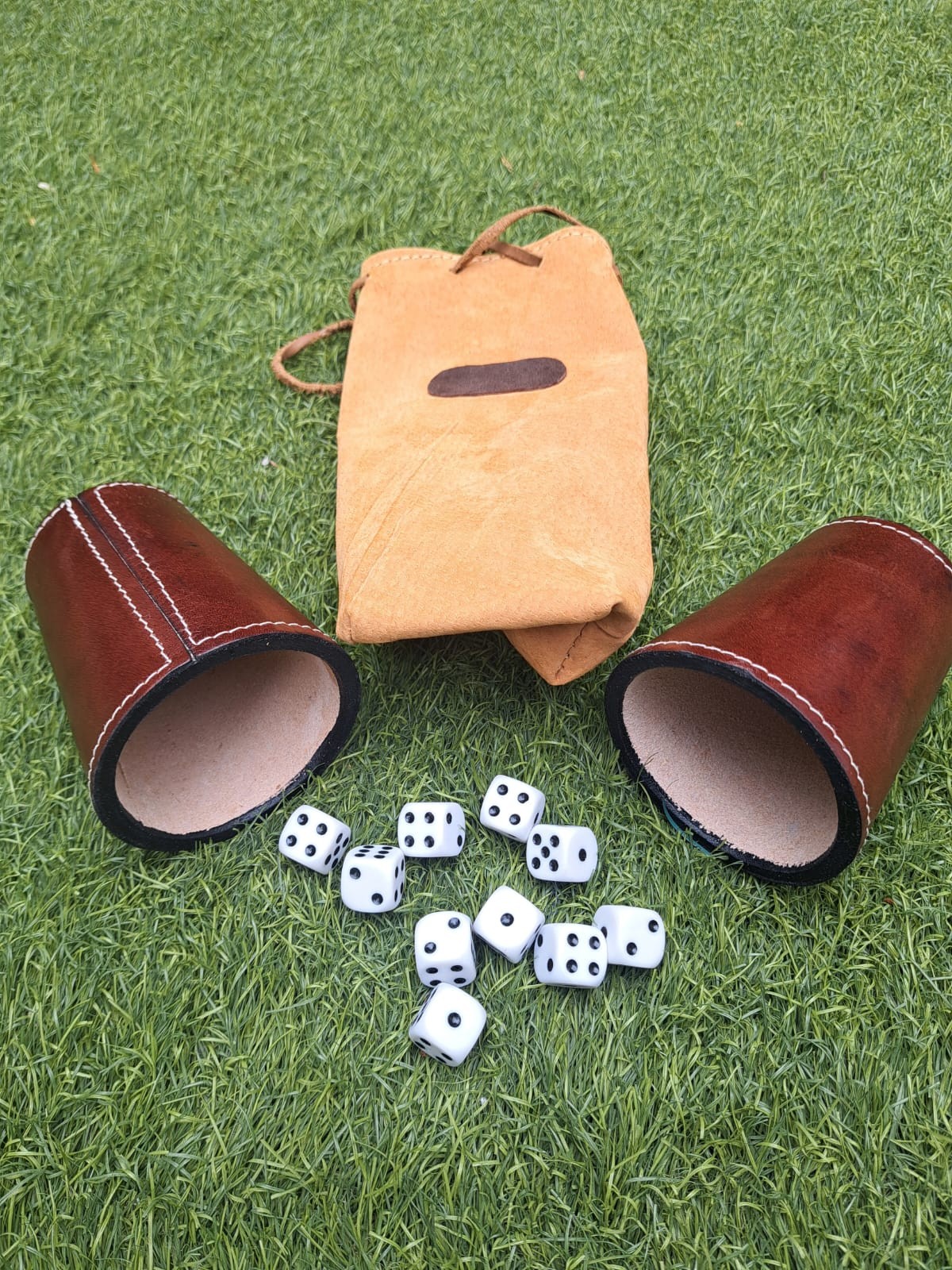 Juegos de 2 cachos. con bolso y 10 dados